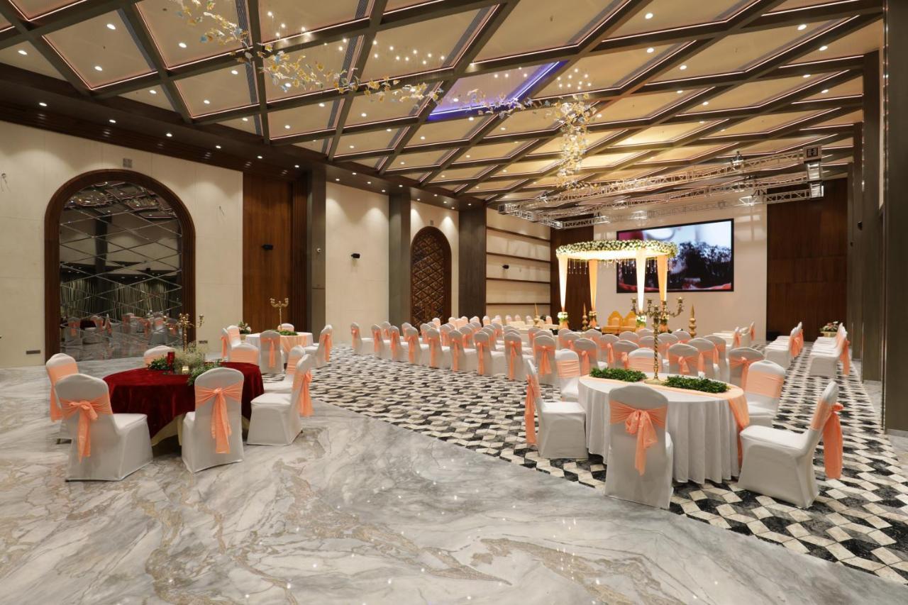 Tara Suns Hotel Vadodara Ngoại thất bức ảnh