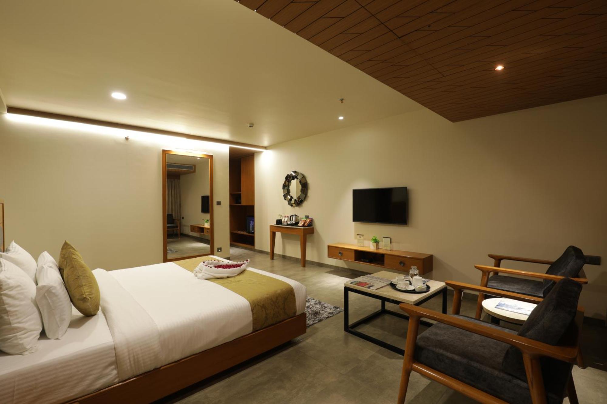 Tara Suns Hotel Vadodara Ngoại thất bức ảnh